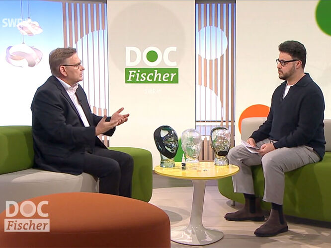 Schnarchen und seine Folgen als Fokus-Thema bei Doc Fischer: Studiogast im Experteninterview war Privatdozent Dr. Dr. Thomas Fillies, Chefarzt der Klinik für Mund-, Kiefer- und Gesichtschirurgie Schnarchen und seine Folgen als Fokus-Thema bei Doc Fischer: Studiogast im Experteninterview war Privatdozent Dr. Dr. Thomas Fillies, Chefarzt der Klinik für Mund-, Kiefer- und Gesichtschirurgie
