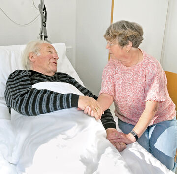 Sitzwache am Bett eines Kranken Sitzwache am Bett eines Kranken
