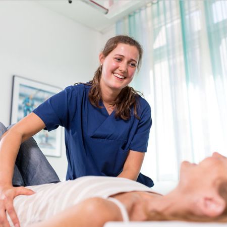 Passive oder aktive Bewegungstherapie ist für Gelenke und Muskeln wichtig Passive oder aktive Bewegungstherapie ist für Gelenke und Muskeln wichtig