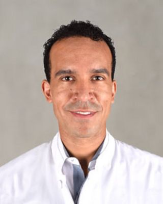 Dr. med. Mathias Ndhlovu, Oberarzt der Klinik für Hand-, Mikro- und Rekonstruktive Brustchirurgie am Marienhospital Stuttgart
