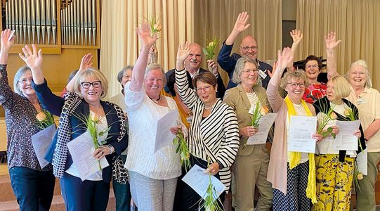 Als Demenzbegleiter ehrenamtlich engagiert: 14 Frauen und Männer haben den viermonatigen Vorbereitungskurs erfolgreich abgeschlossen