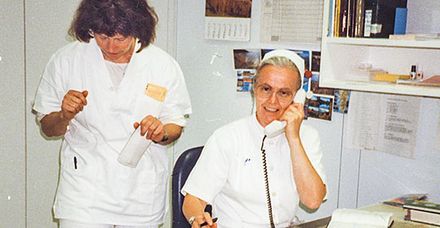 Sr. Hildegard Spieß (rechts) machte ihre Pflegeausbildung am Marienhospital von 1966 bis 1969