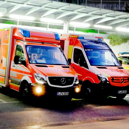 Rettungswagen vor der Notaufnahme des Marienhospitals Stuttgart